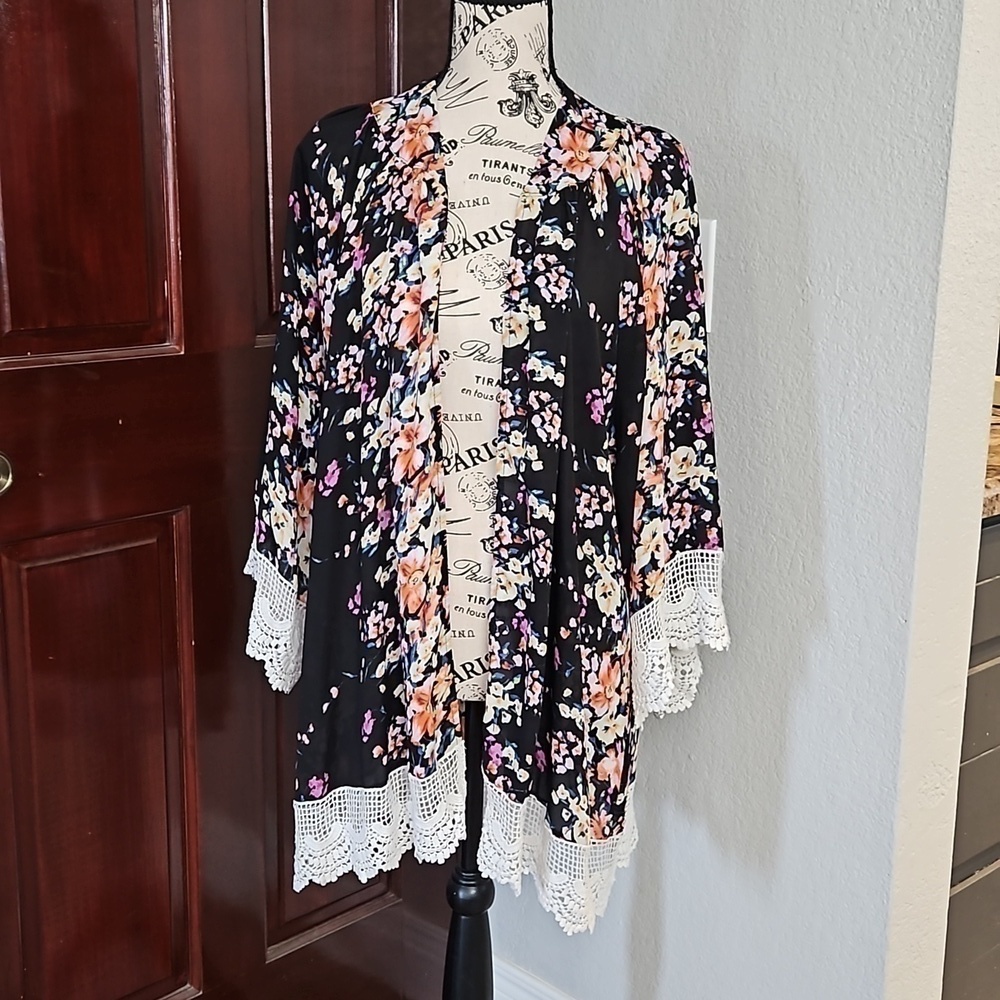Floral kimono cardigan size med/large